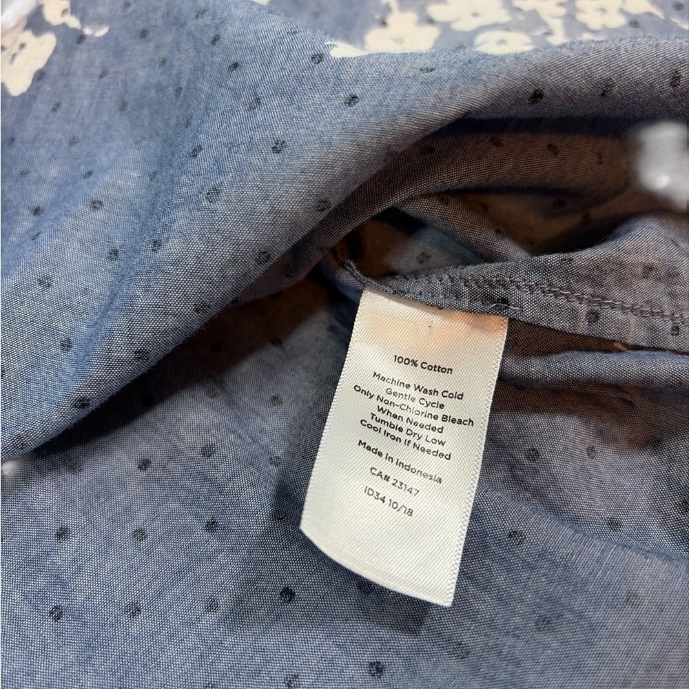 Talbots Womens Blue Floral Dot Chambray V Neck Long Sleeve Blouse Size M Top - Picture 8 of 9